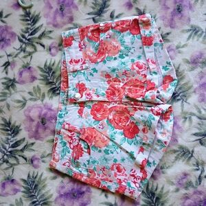Celebrity Pink Size 1 Jeans Floral Women's Shorts